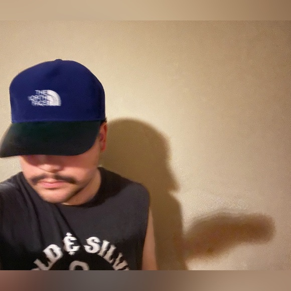 The Northface Swade winter hat adjustable ear flops - Picture 7 of 8